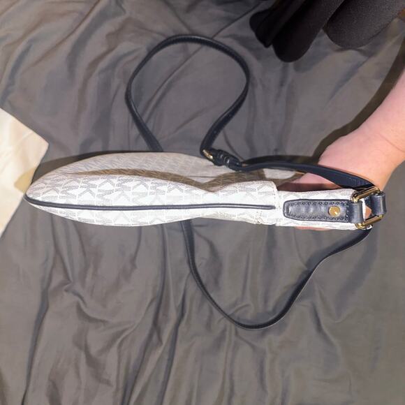 Michael Kors Bedford Signature Flat Crossbody Bag Vanilla NWOT Authentic w/ Dust - Picture 7 of 16